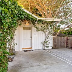 Garden Guest Suite | King Bed + Kitchenette