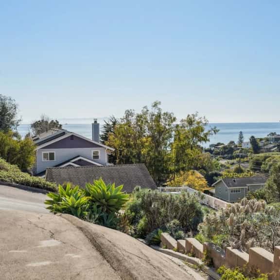 Ocean-View Studio | Full Kitchen + Laundry - Image 1