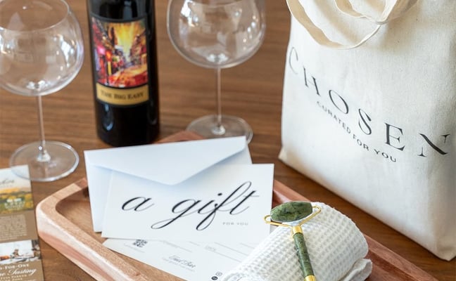 Chosen arrival gift: jade face roller, wine, tote bag, and note